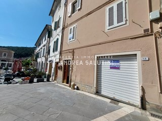 Immobile commerciale in Affitto a Buti, 750€, 100 m²