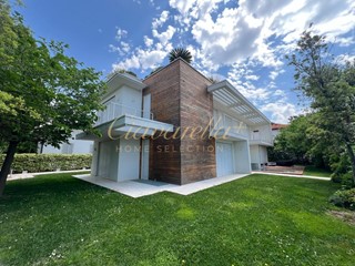 Villa in Vendita a Forte dei Marmi, 6'000'000€, 300 m², arredato