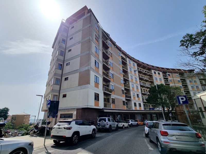 Immobile commerciale in Vendita a Catanzaro, zona Catanzaro Centro, 290'000€, 260 m²