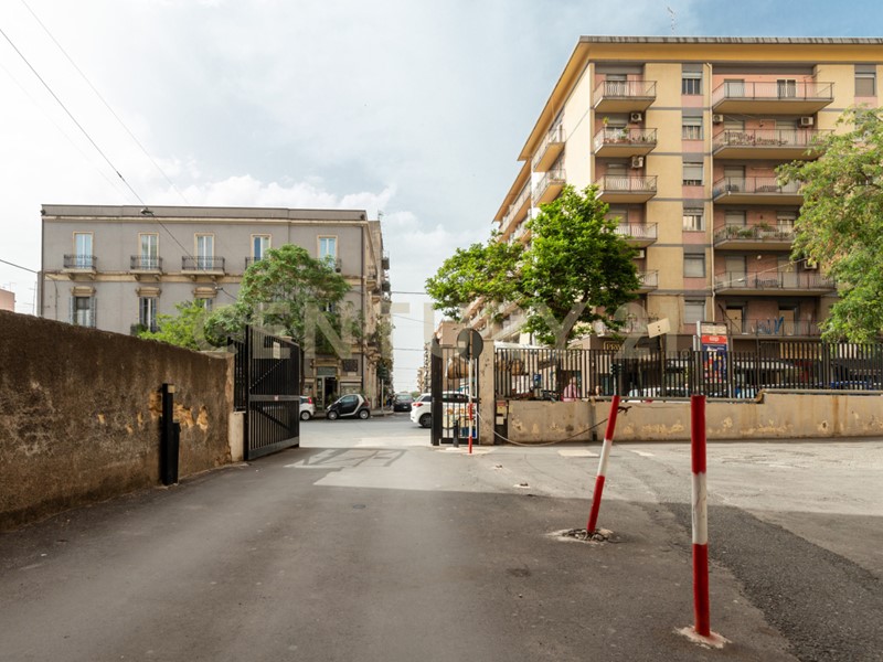 Immobile commerciale in Vendita a Catania, 380'000€, 1200 m²