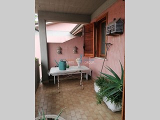 Casa Semi Indipendente in Vendita a Carrara, zona Avenza, 350'000€, 180 m²