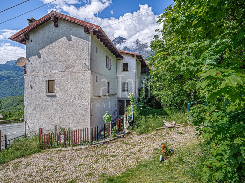 Appartamento in Vendita a Saint Vincent, 90'000€, 138 m², arredato, con Box