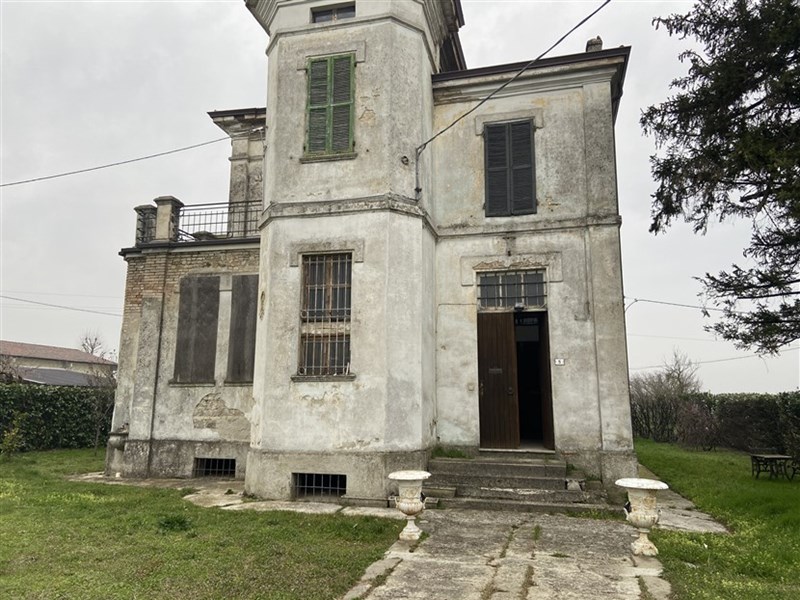 Villa in Vendita a Alseno, zona CHIARAVALLE , 100'000€, 300 m²