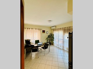 Ufficio in Vendita a Roma, zona VIA DELLA MAGLIANA 256, 692'500€, 258 m², arredato