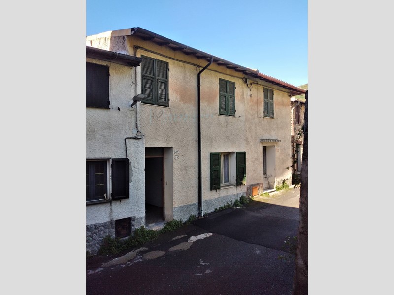 Rustico in Vendita a Pornassio, zona Ottano, 38'000€, 150 m²