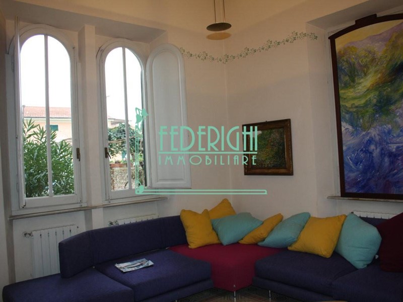 Villa in Vendita a Camaiore, zona Lido di Camaiore, 990'000&euro;, 220 m²