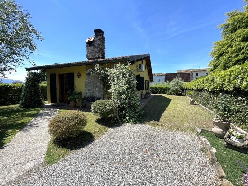 Villa in Vendita a Lucca, zona Cappella, 450'000€, 190 m²