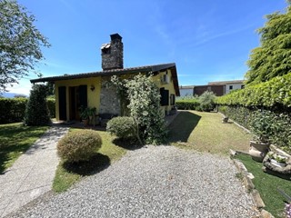 Villa in Vendita a Lucca, zona Cappella, 450'000€, 190 m²