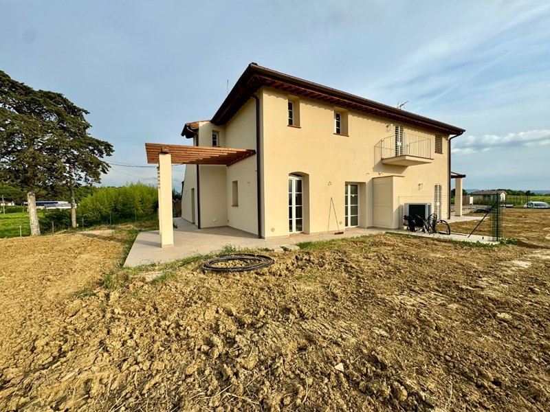 Casale in Vendita a Pontedera, 540'000€, 200 m²