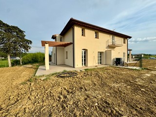 Casale in Vendita a Pontedera, 540'000€, 200 m²