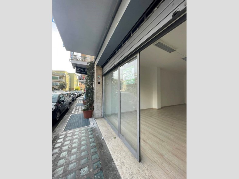 Negozio in Vendita a Terracina, 179'000€, 50 m²