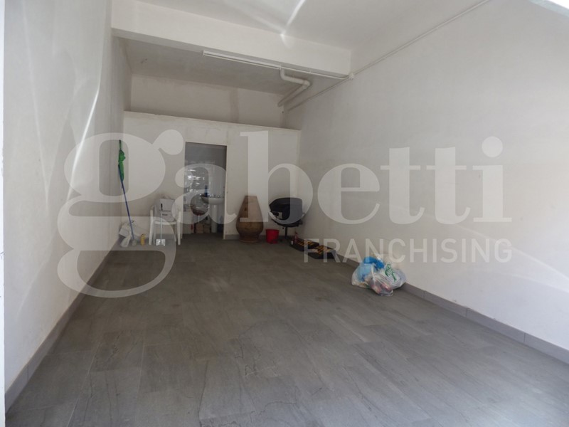 Negozio in Affitto a Bagheria, 450€, 39 m²