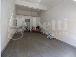 Negozio in Affitto a Bagheria, 450€, 39 m²