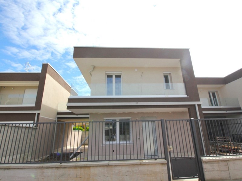 Villetta a schiera in Vendita a Gorla Minore, 395'000€, 158 m²