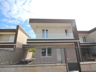 Villetta a schiera in Vendita a Gorla Minore, 395'000€, 158 m²