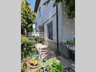 Casa Semi Indipendente in Vendita a Carrara, 259'000€, 150 m²