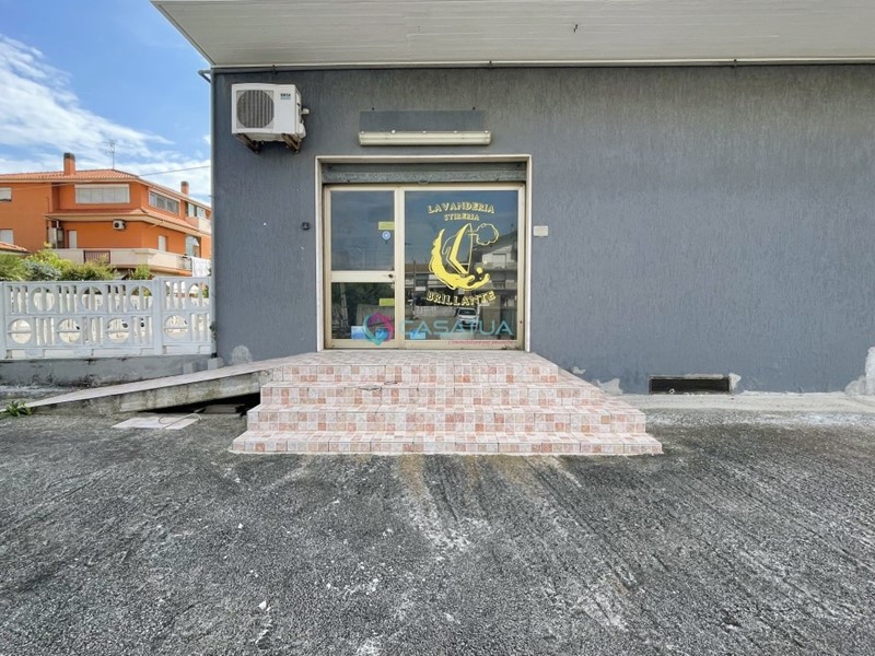 Immobile commerciale in Vendita a Pineto, 75'000&euro;, 95 m²