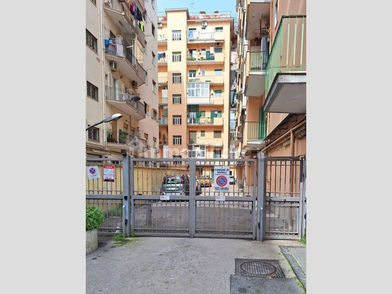 Trilocale in Vendita a Napoli, zona Fuorigrotta, 240'000€, 87 m²