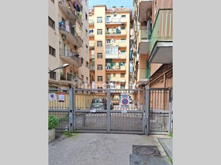 Trilocale in Vendita a Napoli, zona Fuorigrotta, 240'000€, 87 m²
