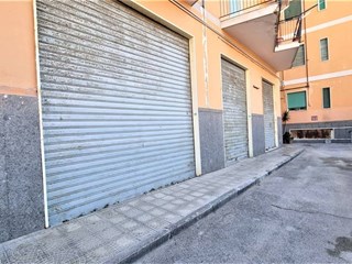 Ufficio in Affitto a Napoli, zona Fuorigrotta, 650€, 145 m²