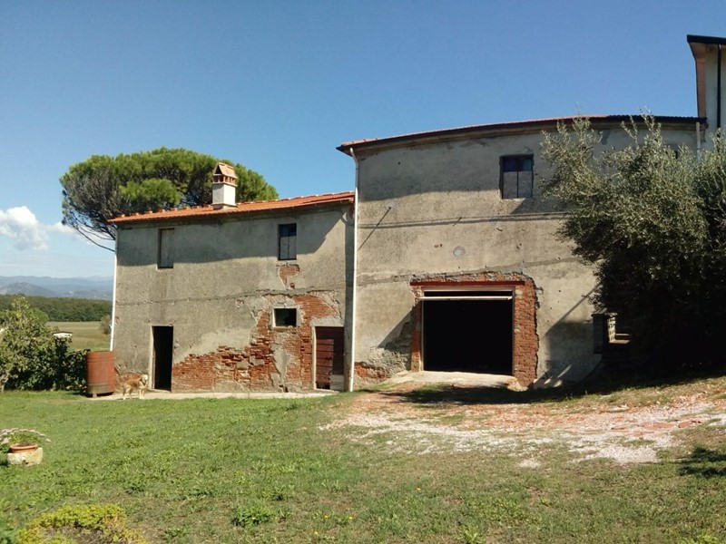 Casale in Vendita a Cerreto Guidi, zona Stabbia, 150'000€, 515 m²