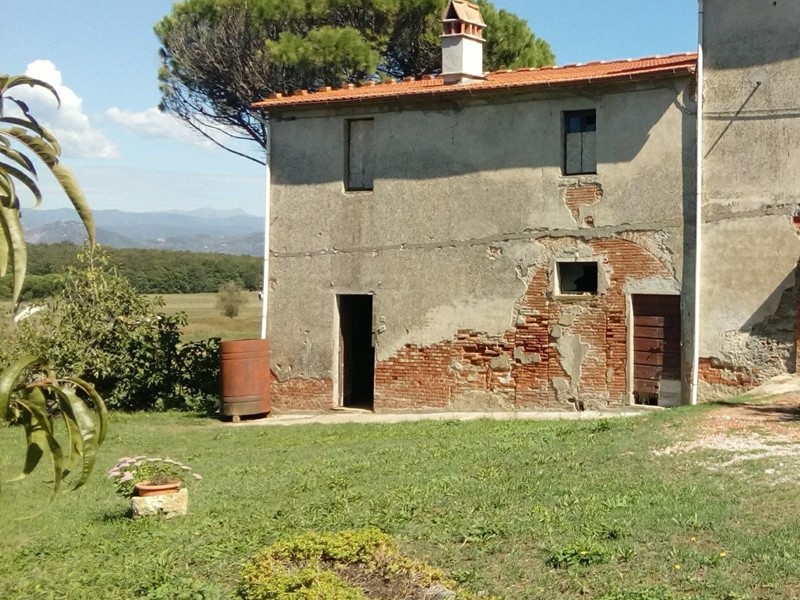Casale in Vendita a Cerreto Guidi, zona Stabbia, 80'000€, 310 m²