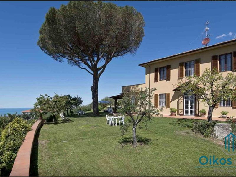 Villa in Vendita a Massarosa, zona Corsanico, 1'950'000€, 350 m², arredato