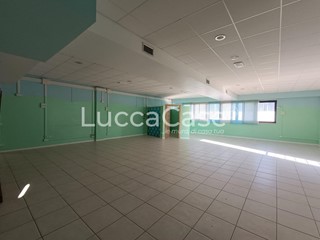 Ufficio in Vendita a Lucca, zona Sant'Anna, 225'000€, 150 m²