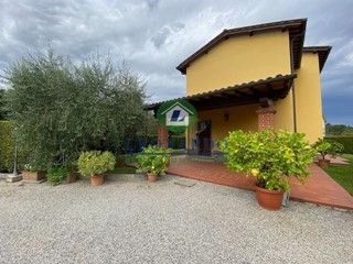 Villa in Vendita a Montecarlo, zona San Piero Luciani, 510'000€, 140 m²