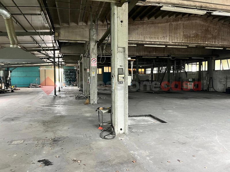 Capannone in Affitto a Cassino, 3'500€, 1500 m²