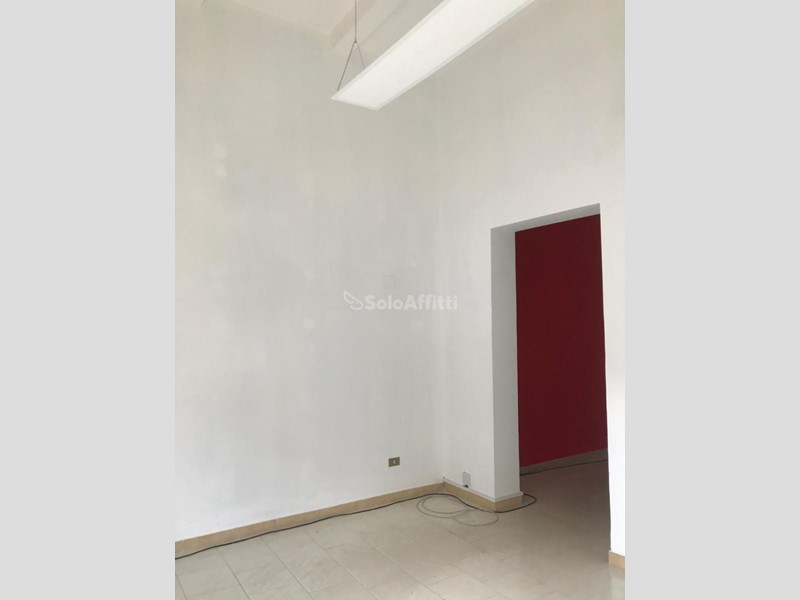 Capannone in Affitto a Reggio Calabria, zona Centro, 550€, 40 m²