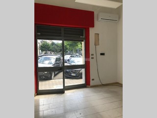 Capannone in Affitto a Reggio Calabria, zona Centro, 550€, 40 m²