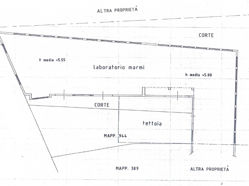 Capannone in Vendita a Castelnuovo Magra, 200'000€, 450 m²