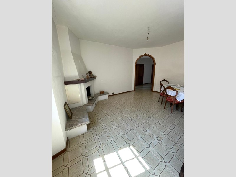 Quadrilocale in Vendita a Bolano, zona Bolano Paese, 105'000€, 110 m²