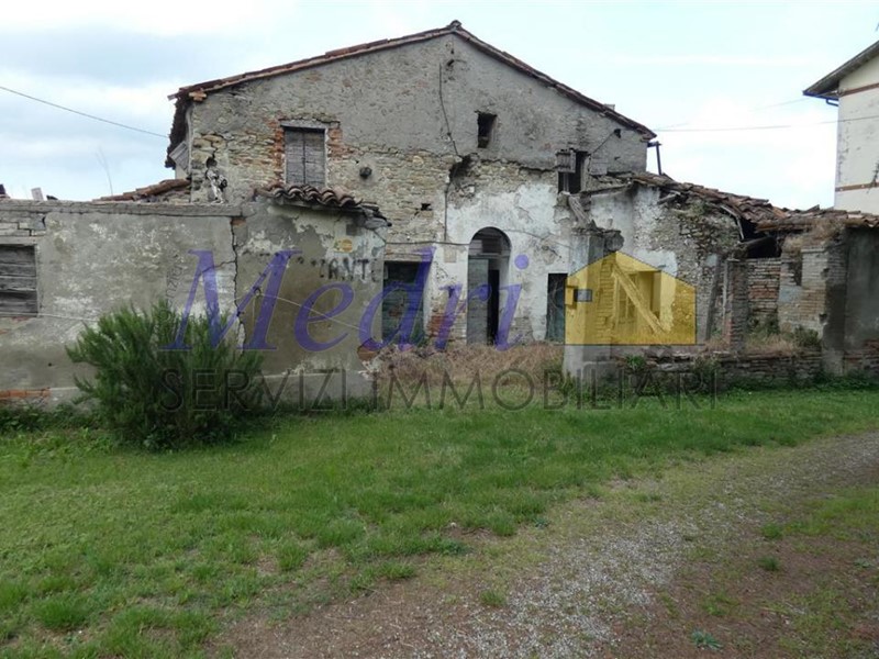 Rustico in Vendita a Cesena, 90'000€, 250 m²