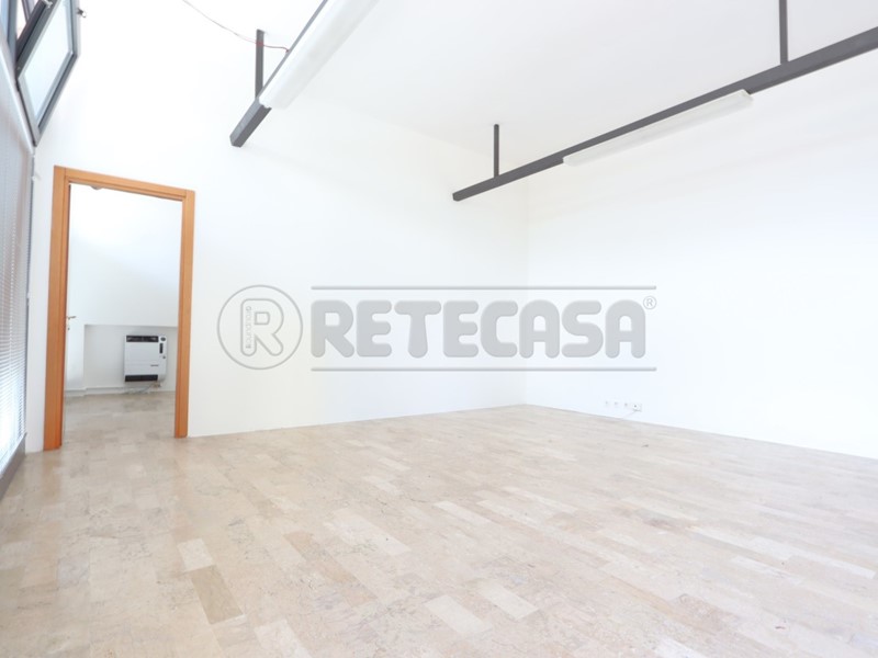 Immobile commerciale in Affitto a Longare, 600€, 70 m²