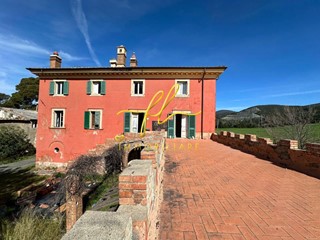 Casale in Vendita a Santa Luce, zona Pomaia, 400'000€, 450 m²