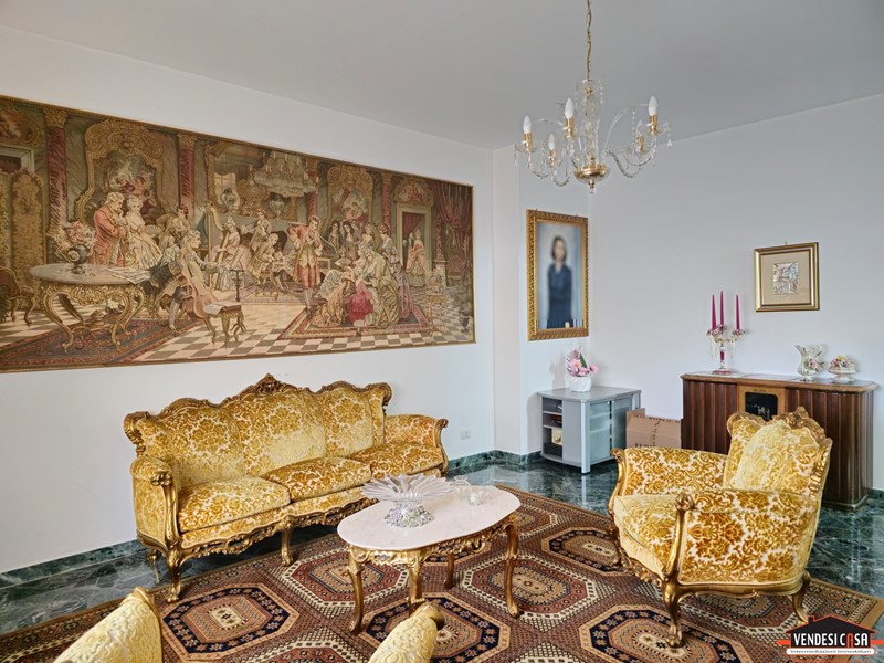 Quadrilocale in Vendita a Adelfia, 125'000€, 93 m²