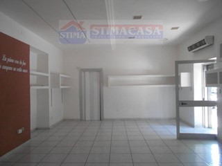 Negozio in Affitto a Afragola, 850&euro;, 85 m²