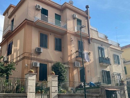 Trilocale in Vendita a Napoli, 200'000€, 90 m²