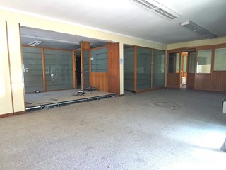 Negozio in Vendita a Partinico, 370'000€, 467 m²