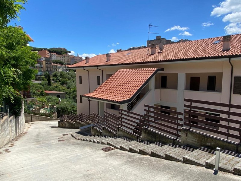 Trilocale in Vendita a San Polo dei Cavalieri, 120'000€, 90 m², con Box