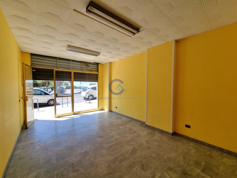 Immobile commerciale in Vendita a Catanzaro, zona Piano Casa, 38'000&euro;, 50 m²