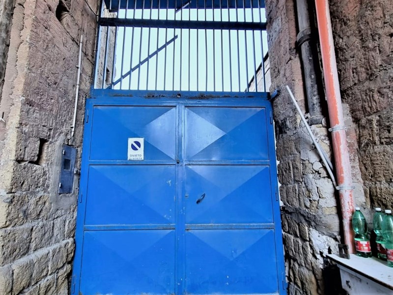 Capannone in Vendita a Napoli, zona via Terracina, 60'000€, 45 m²