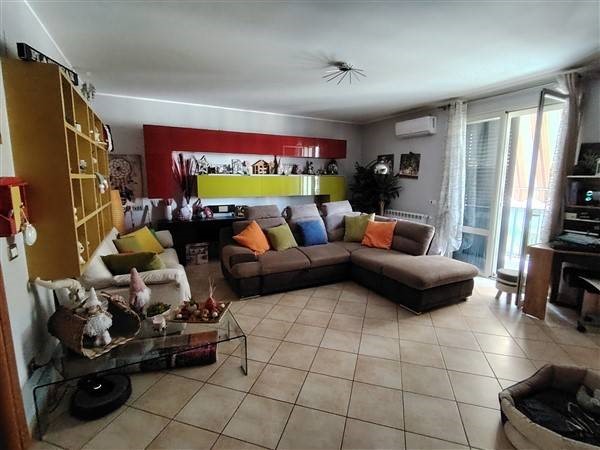 Appartamento in Vendita a Floridia, 115'000€, 148 m²