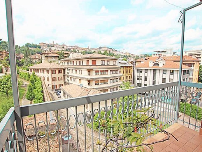 Appartamento in Vendita a Bergamo, zona Centrale, 890'000€, 209 m²