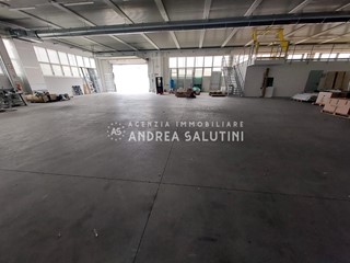 Capannone in Vendita a Ponsacco, 750'000€, 750 m²