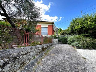 Casa Indipendente in Vendita a Lucca, zona Nozzano, 275'000€, 100 m², arredato