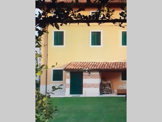 Casa Semi Indipendente in Vendita a Montorso Vicentino, 500 m²