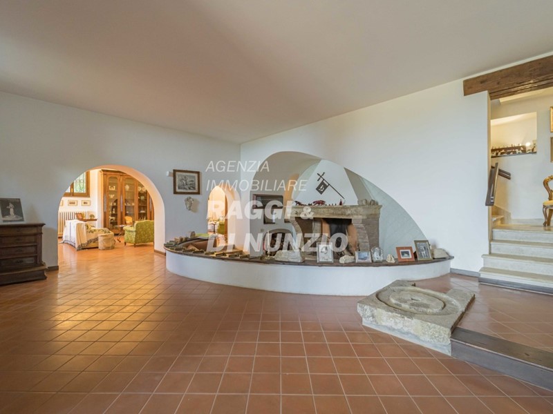 Casale in Vendita a Frascati, 885'000&euro;, 670 m²